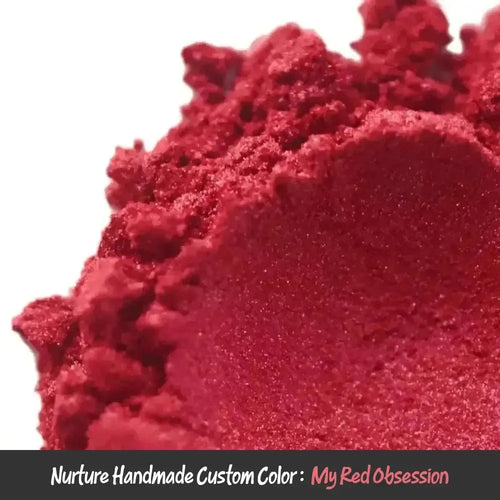 Vibrant crimson My Red Obsession Mica powder with shimmering finish