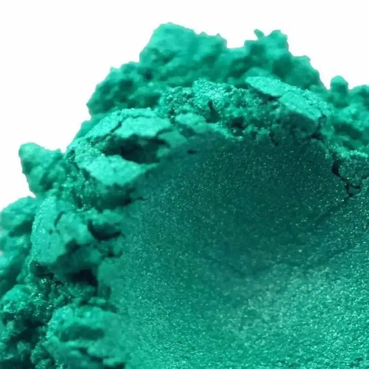 Close-up of vibrant emerald green mica powder, showcasing its bright, minty aquamarine hues and fine texture.